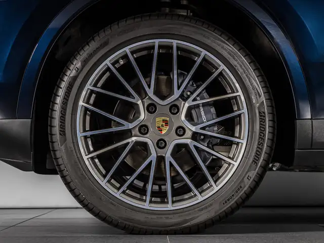 Porsche Cayenne view 5