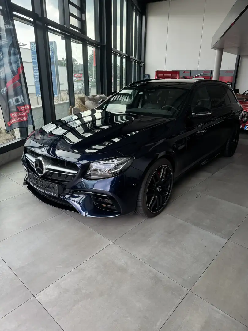 Mercedes-Benz E 63 AMG S 4Matic+ T 9G-TRONIC - 1