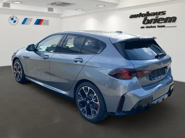 BMW 1 Series view 4