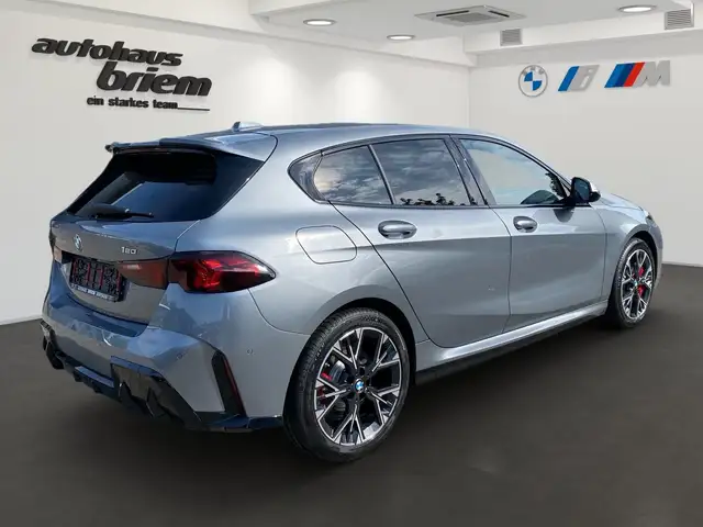BMW 1 Series view 3