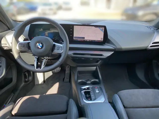 BMW 1 Series view 10
