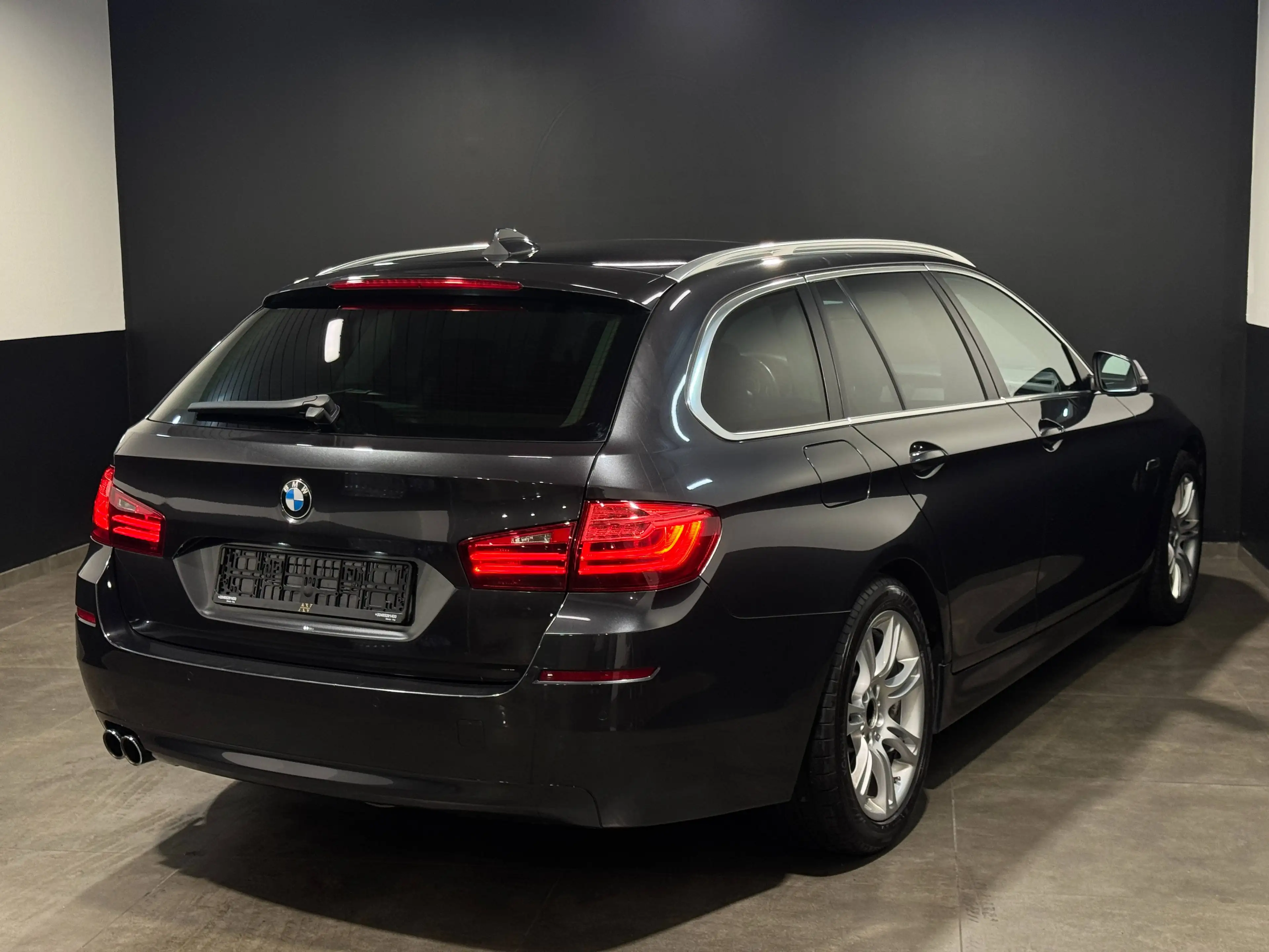 BMW 518 *** Automatique ** GPS ** Toit Pano ** Garantie 12 mois ** — photo 4