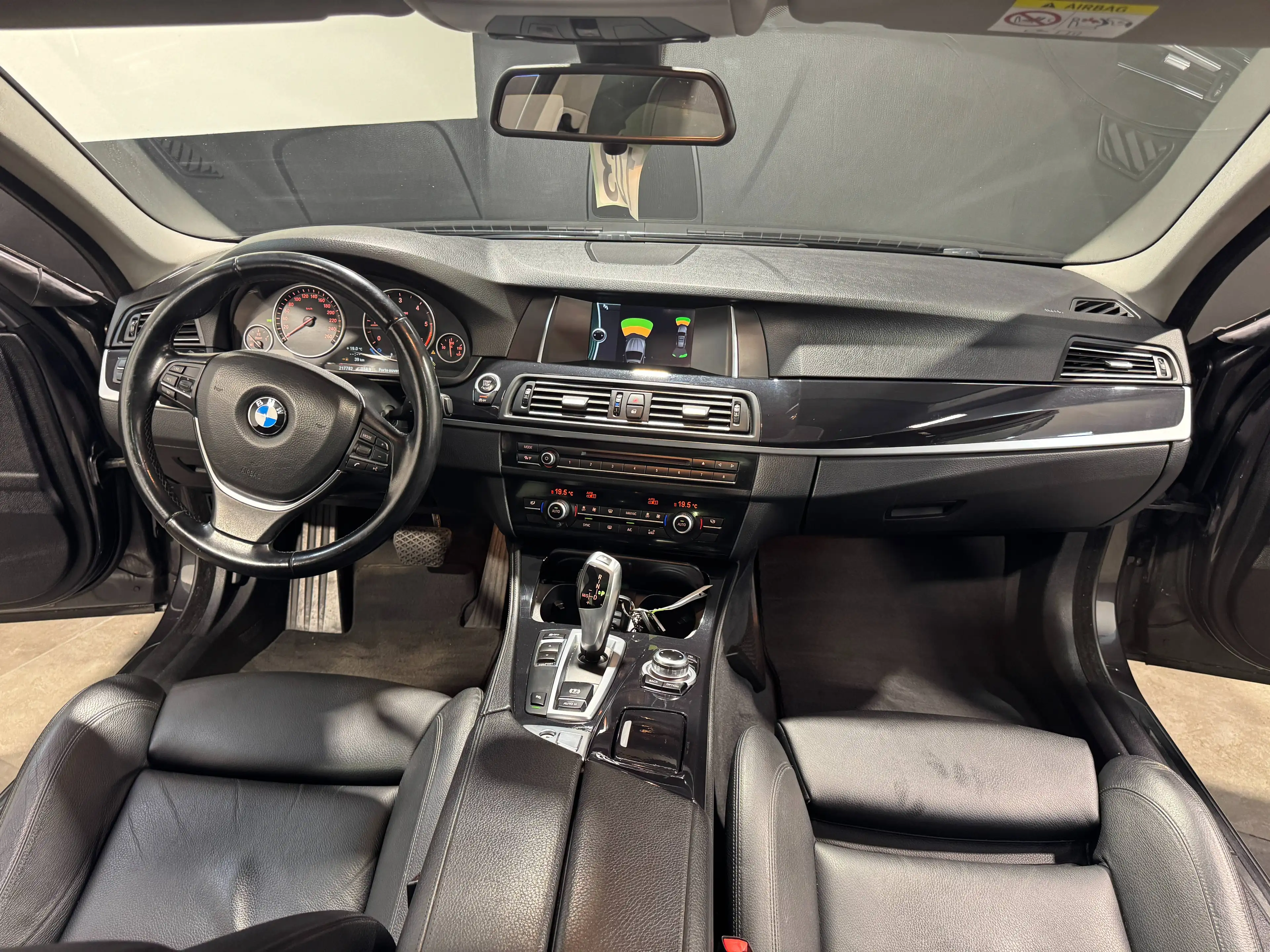 BMW 518 *** Automatique ** GPS ** Toit Pano ** Garantie 12 mois ** — photo 9