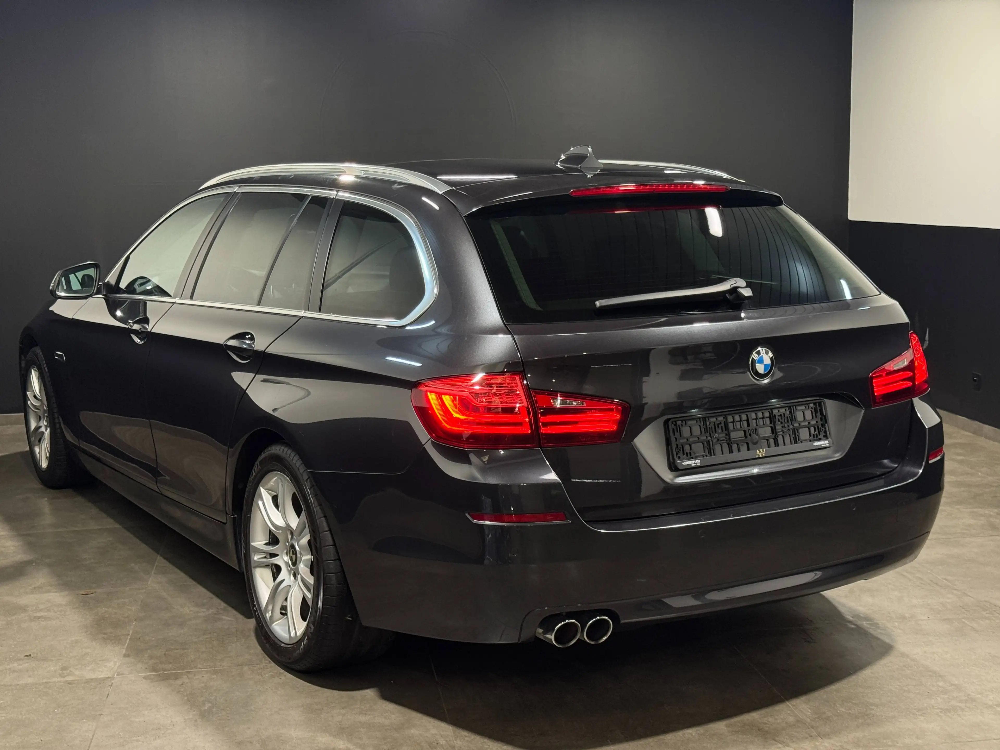 BMW 518 *** Automatique ** GPS ** Toit Pano ** Garantie 12 mois ** — photo 6