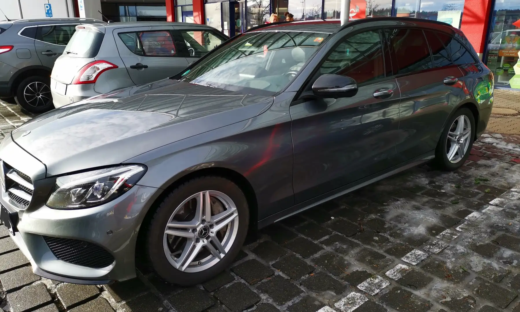 Mercedes-Benz C 250 T 9G-TRONIC AMG Line Grau - 2