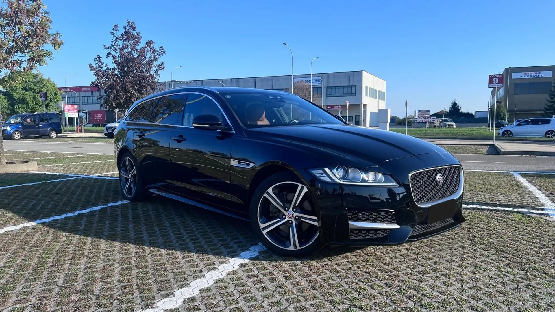Jaguar XF Sportbrake 2.0d i4 R-Sport awd 180cv auto my18 - 1
