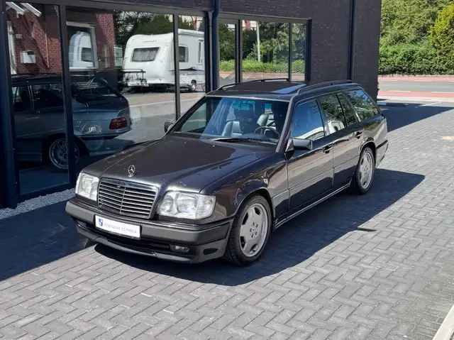 Mercedes-Benz E 36 AMG 3.4 AMG Kombi 990 Option Code