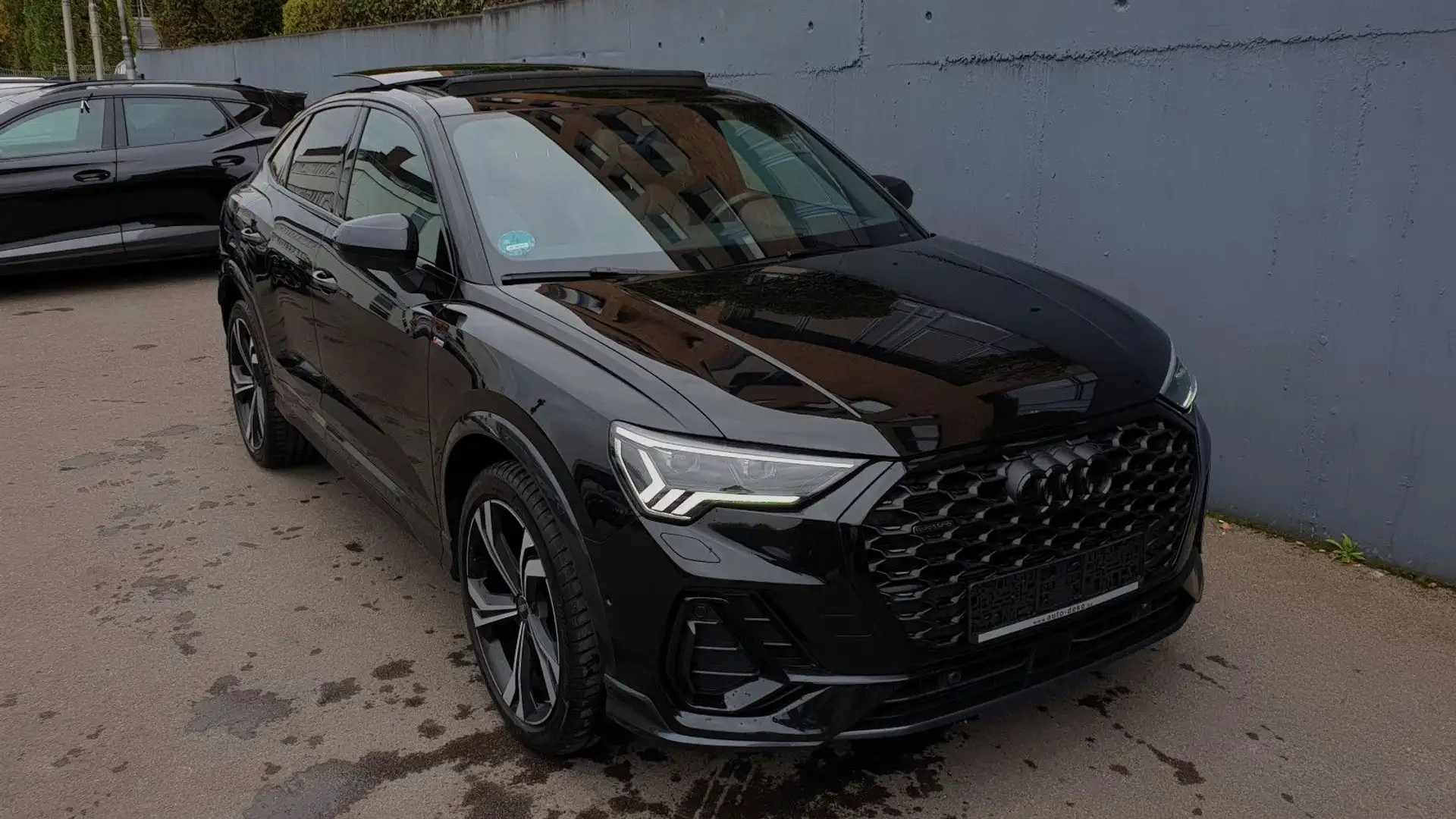 Audi Q3 45TFSI Sportback quatt 3 x S line Pano/Matrix Schwarz - 2