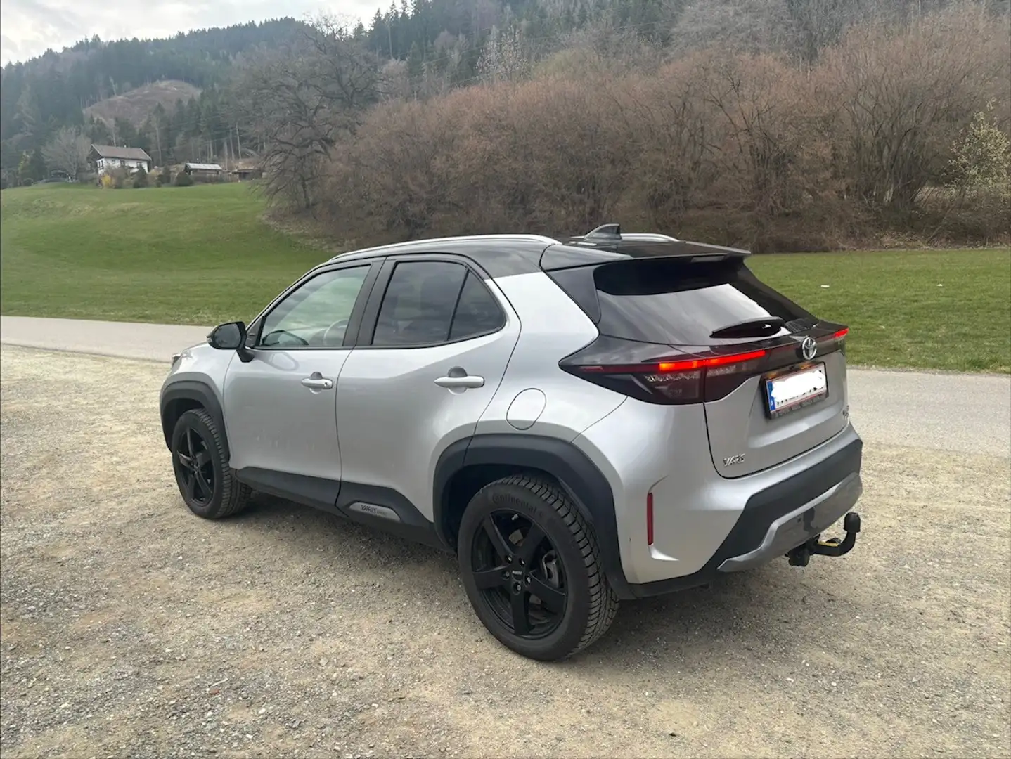 Toyota Yaris Cross Yaris Cross 1,5 VVT-i Hybrid AWD Adventure Aut. Adventure Silber - 2