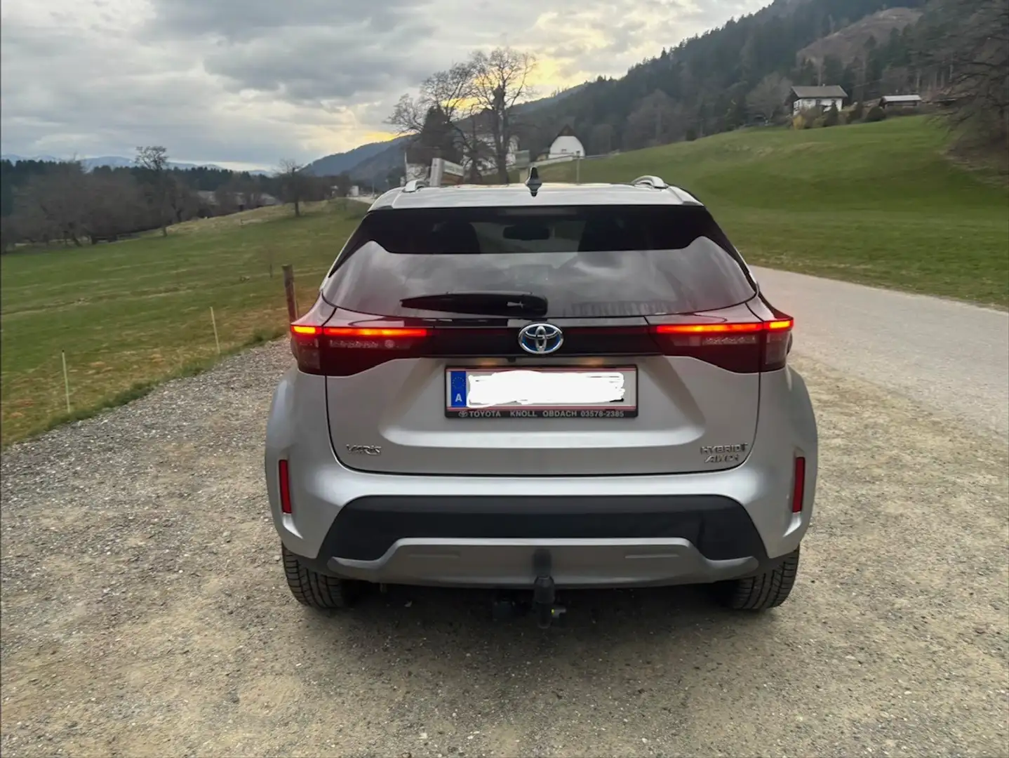 Toyota Yaris Cross Yaris Cross 1,5 VVT-i Hybrid AWD Adventure Aut. Adventure Silber - 1