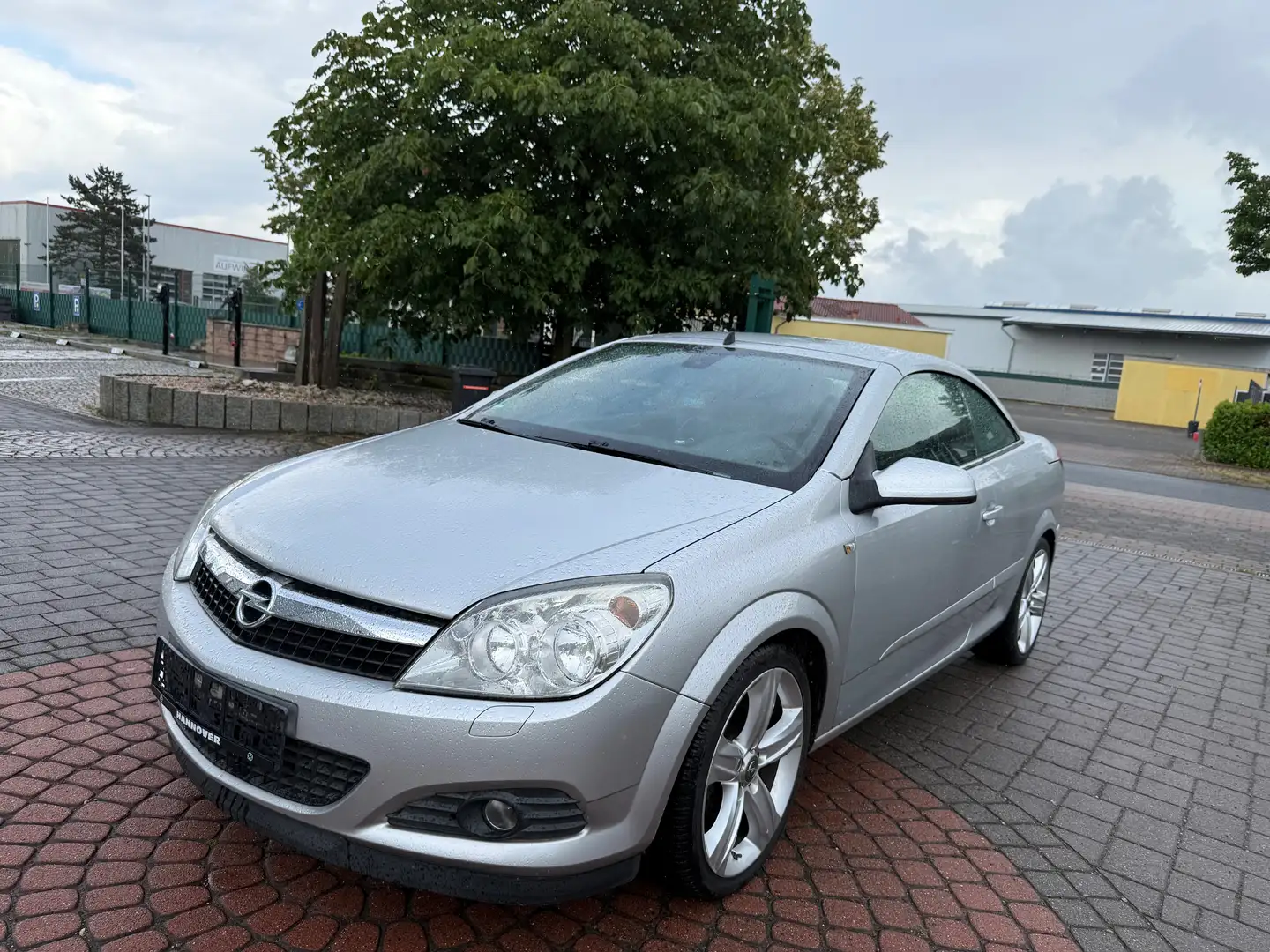 Opel Astra 1.8 Endless Summer KLIMAAUTO+KEYLESS+SHZ+PDC Grau - 2