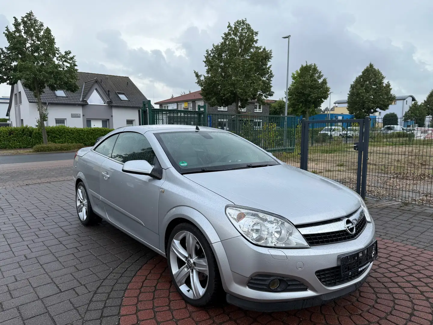 Opel Astra 1.8 Endless Summer KLIMAAUTO+KEYLESS+SHZ+PDC Grau - 1