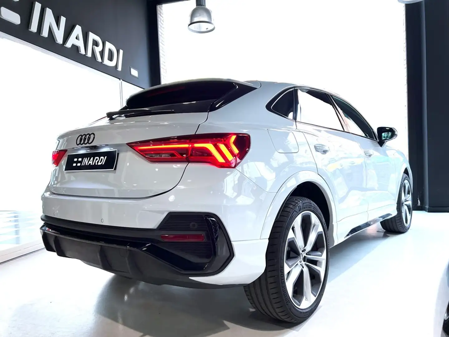 Audi Q3 Sportback 35 TFSI Black line S tronic Blanco - 2