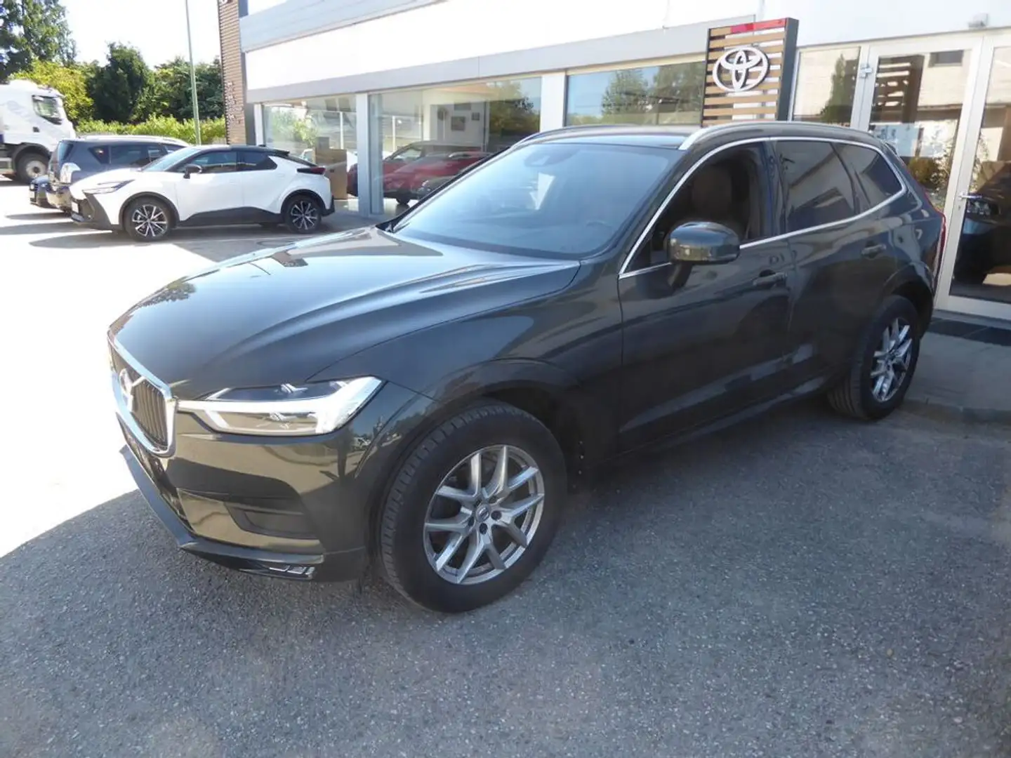 Volvo XC60 B5 AWD Aut. *LED*LEDER*AHK* Grau - 2