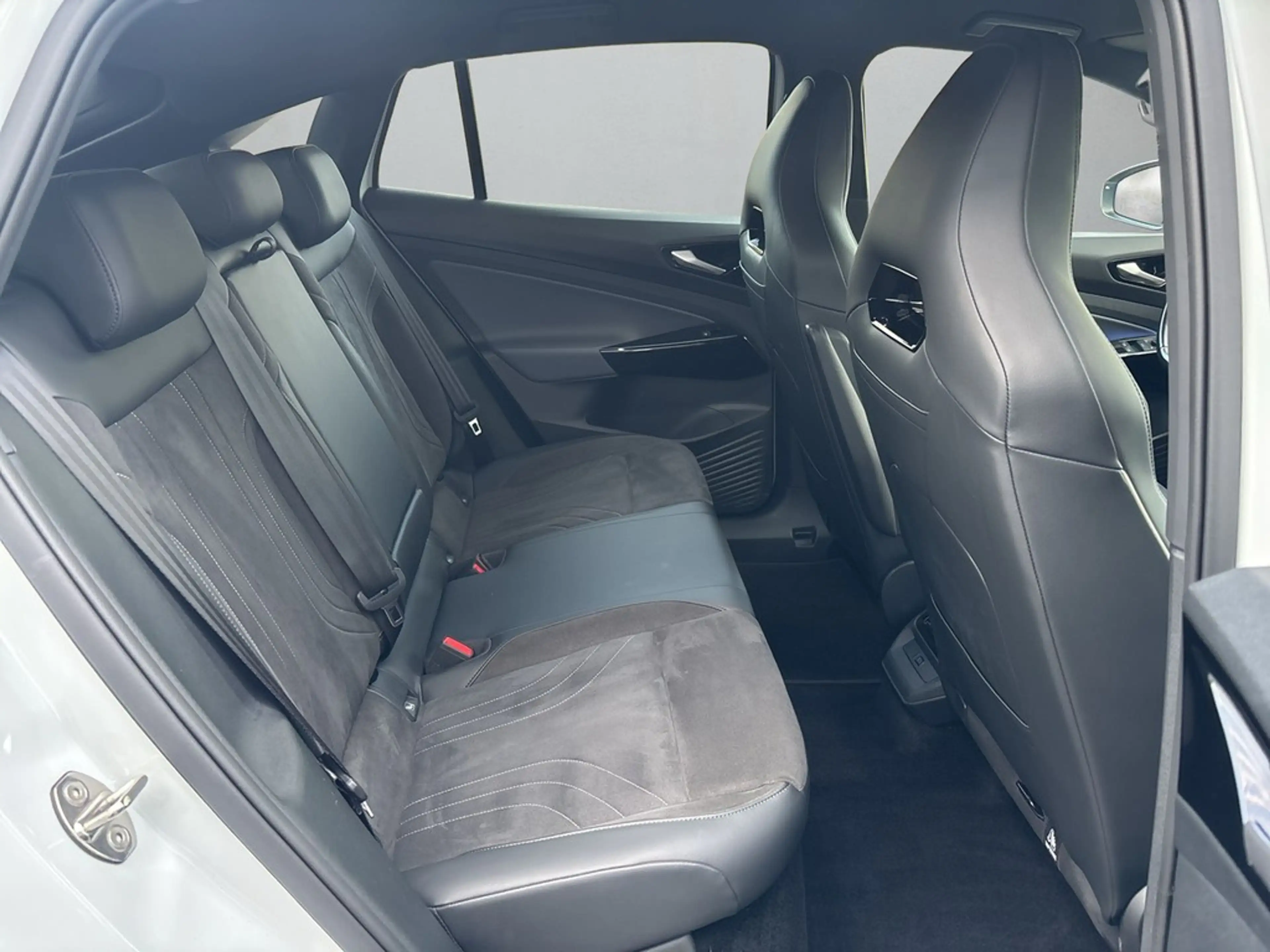 Volkswagen ID.5 Pro Performance *Wärmepumpe*Navi*AHK* — photo 14