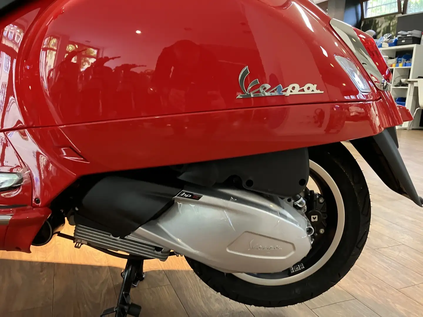 Vespa GTS 300 SUPER E5 ROSSO R7 Červená - 2