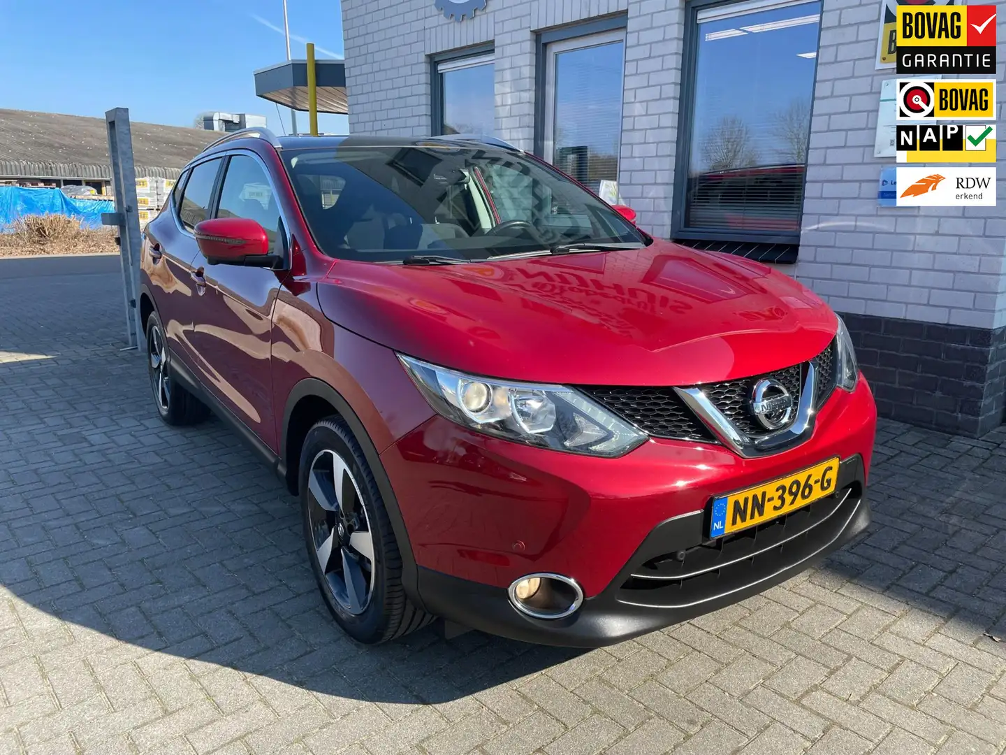 Nissan Qashqai 1.2 N-Connecta / 360 camera / PDC V+A / Climate co Rojo - 1