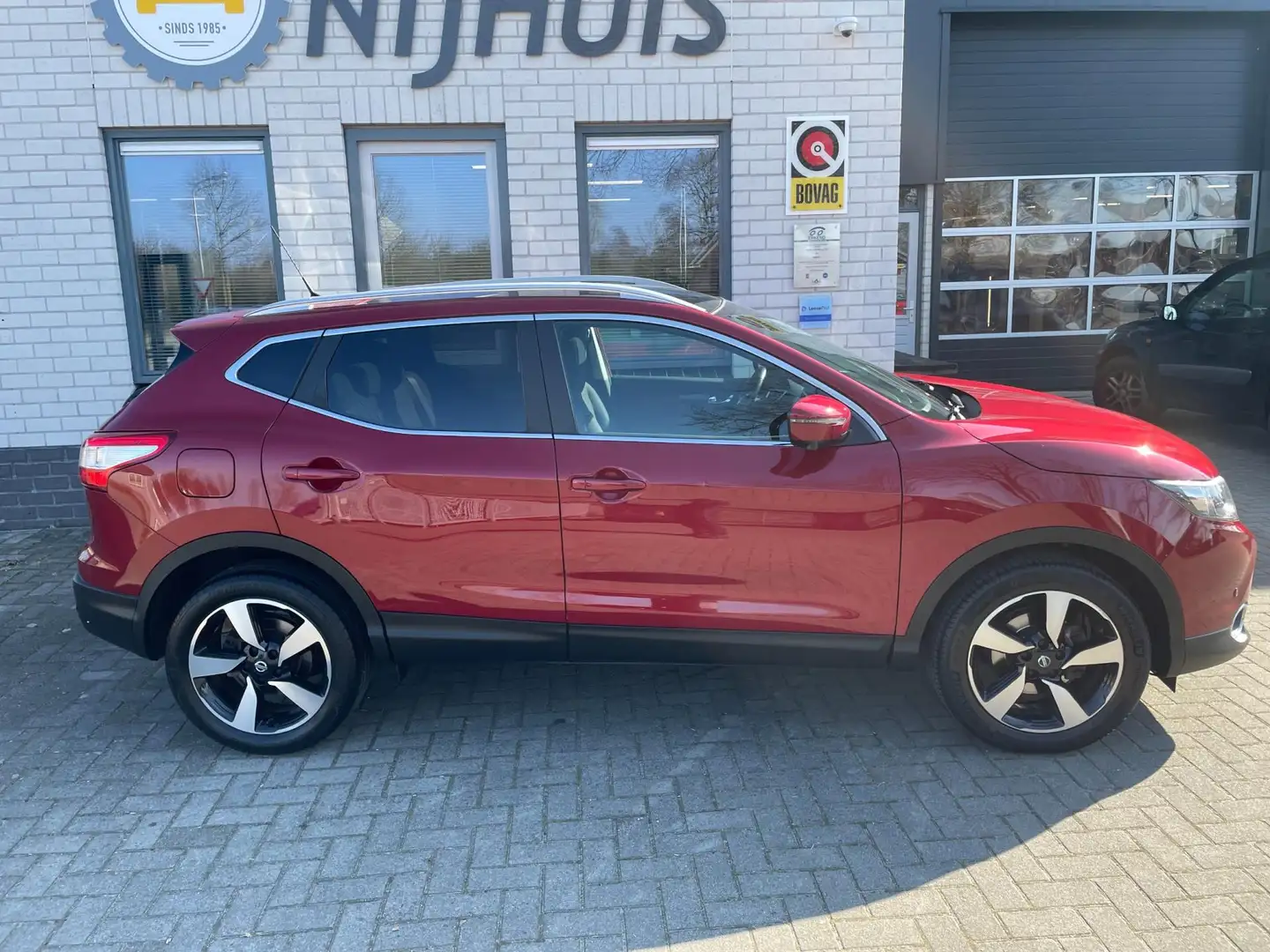 Nissan Qashqai 1.2 N-Connecta / 360 camera / PDC V+A / Climate co Rojo - 2