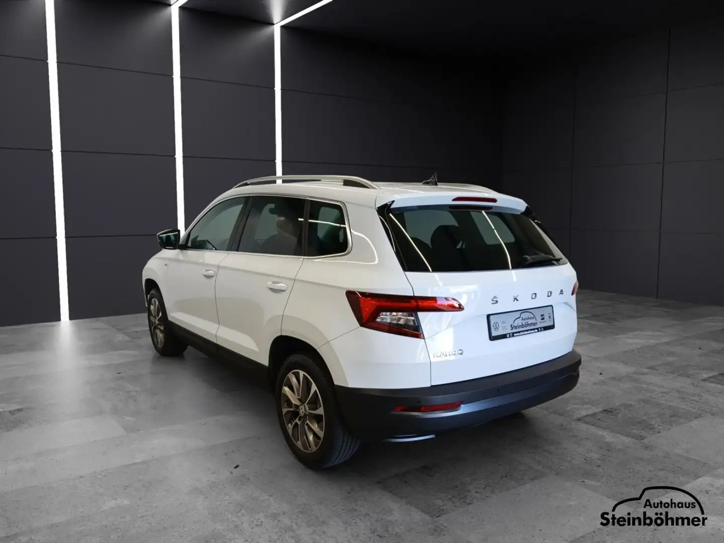 Skoda Karoq Clever 1.5TSI DSG LED Pano SHZ SmartLink Weiß - 2