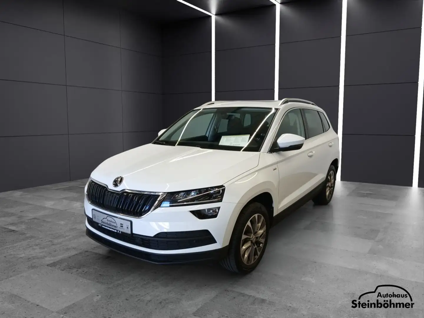 Skoda Karoq Clever 1.5TSI DSG LED Pano SHZ SmartLink Weiß - 1
