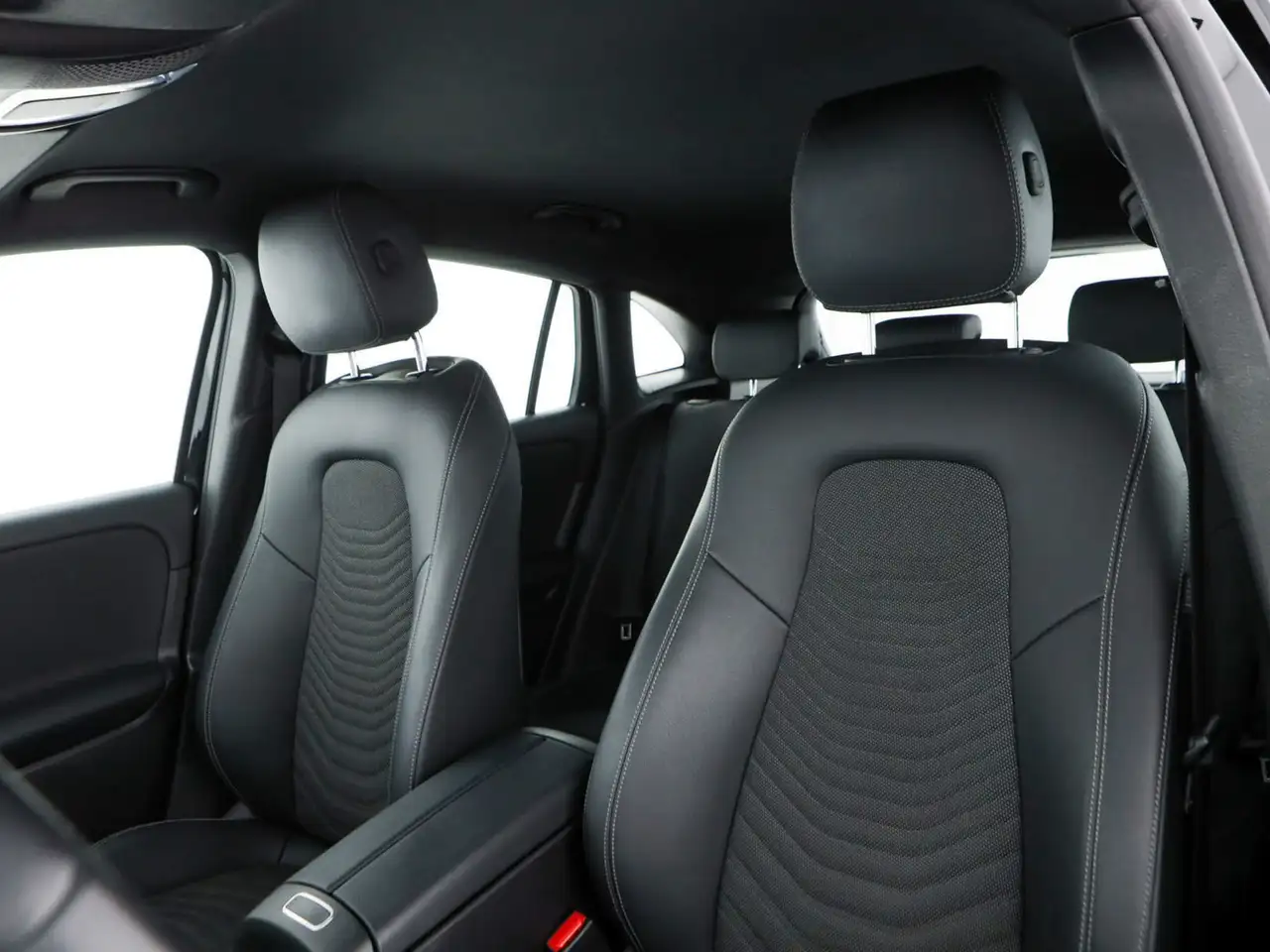 Mercedes-Benz GLA 180 d executive auto, миниатюра 12