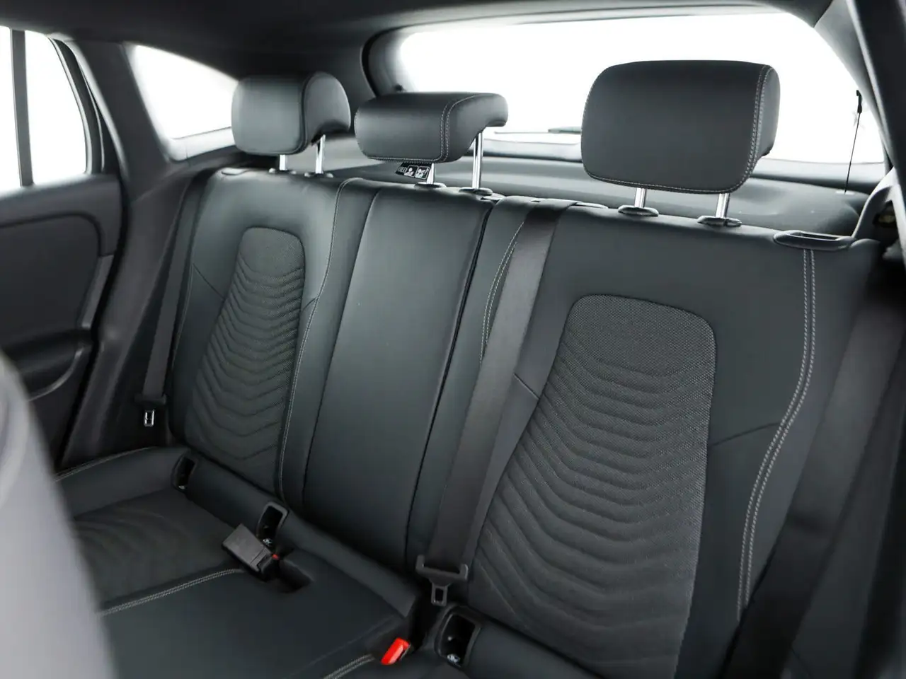 Mercedes-Benz GLA 180 d executive auto, миниатюра 13