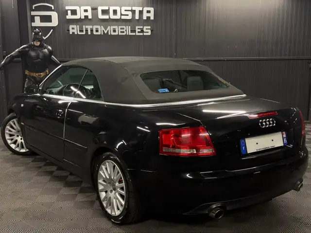 Audi A4 view 9