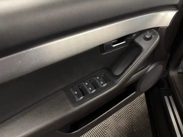 Audi A4 view 16