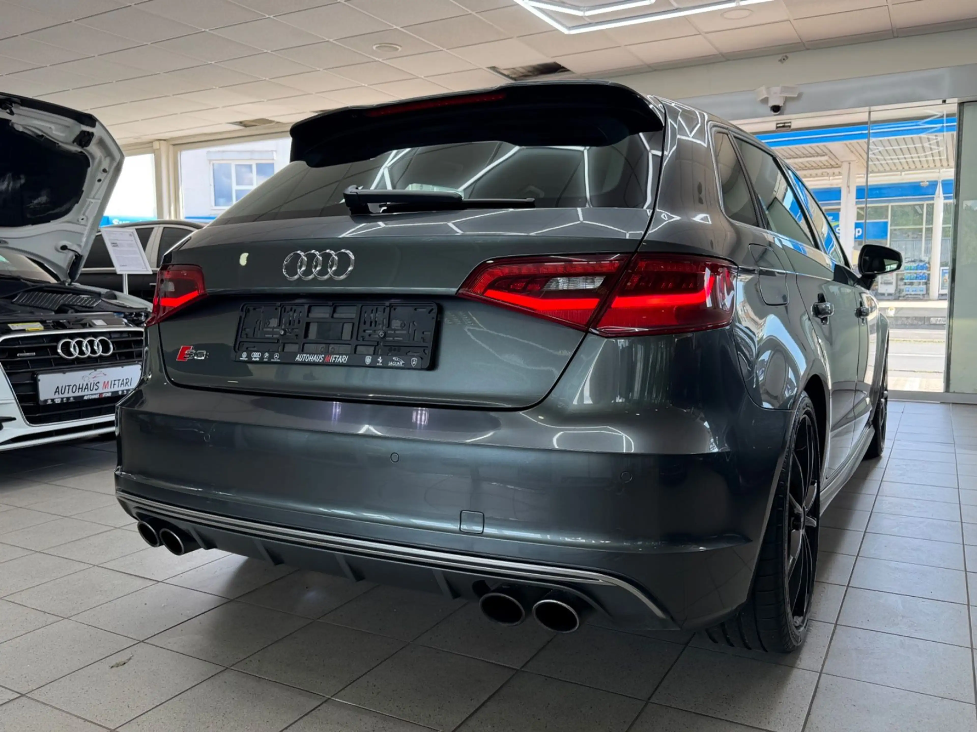 Audi S3 Sportback 2.0 TFSI quattro LEDER NAVI SHZ PDC — photo 2
