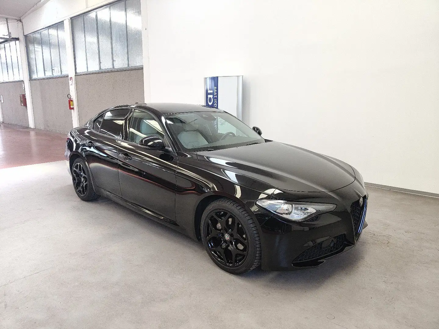 Alfa Romeo Giulia 2.0 Turbo 200 CV AT8 Executive Pelle Navi Xeno 18” Nero - 2