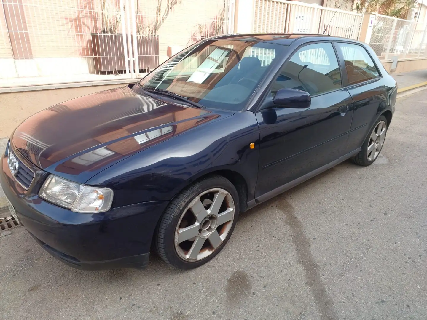 Audi A3 1.8 Ambiente Azul - 1