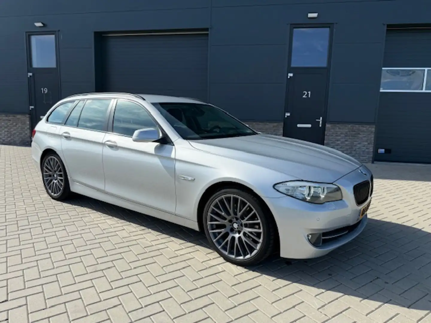 BMW 523 5-serie Touring 523i High Executive 3.0 NL Auto ! Gris - 1
