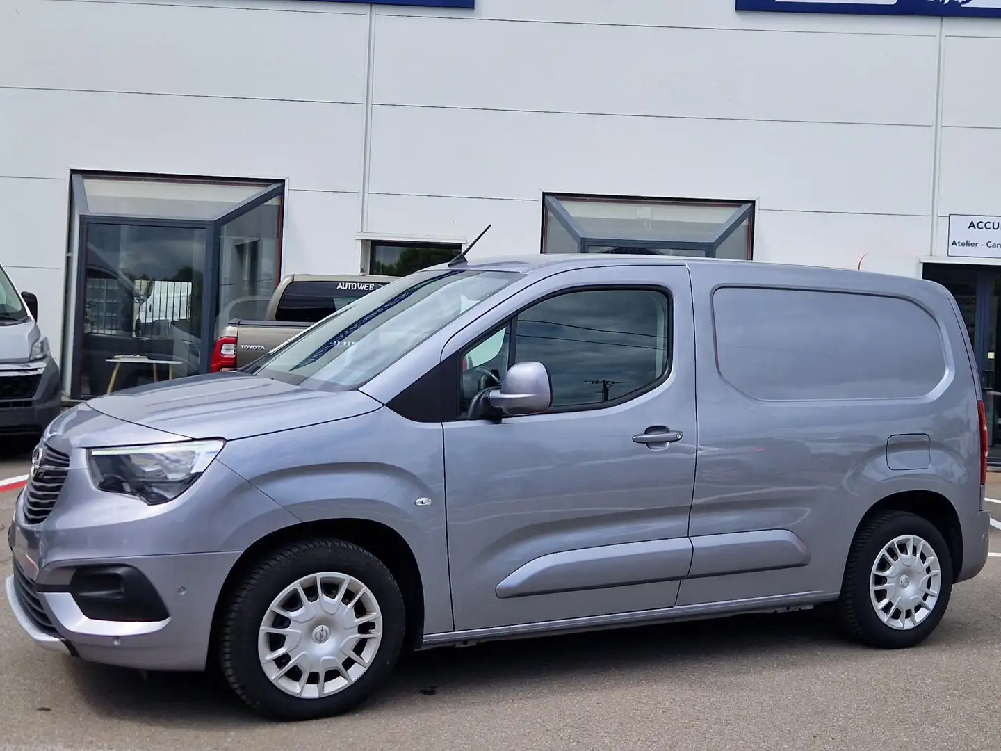Opel Combo 1.5 BHDi boiîte auto Gris - 1