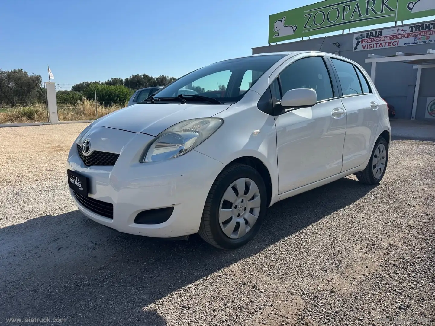 Toyota Yaris 1.0 5p. Weiß - 1