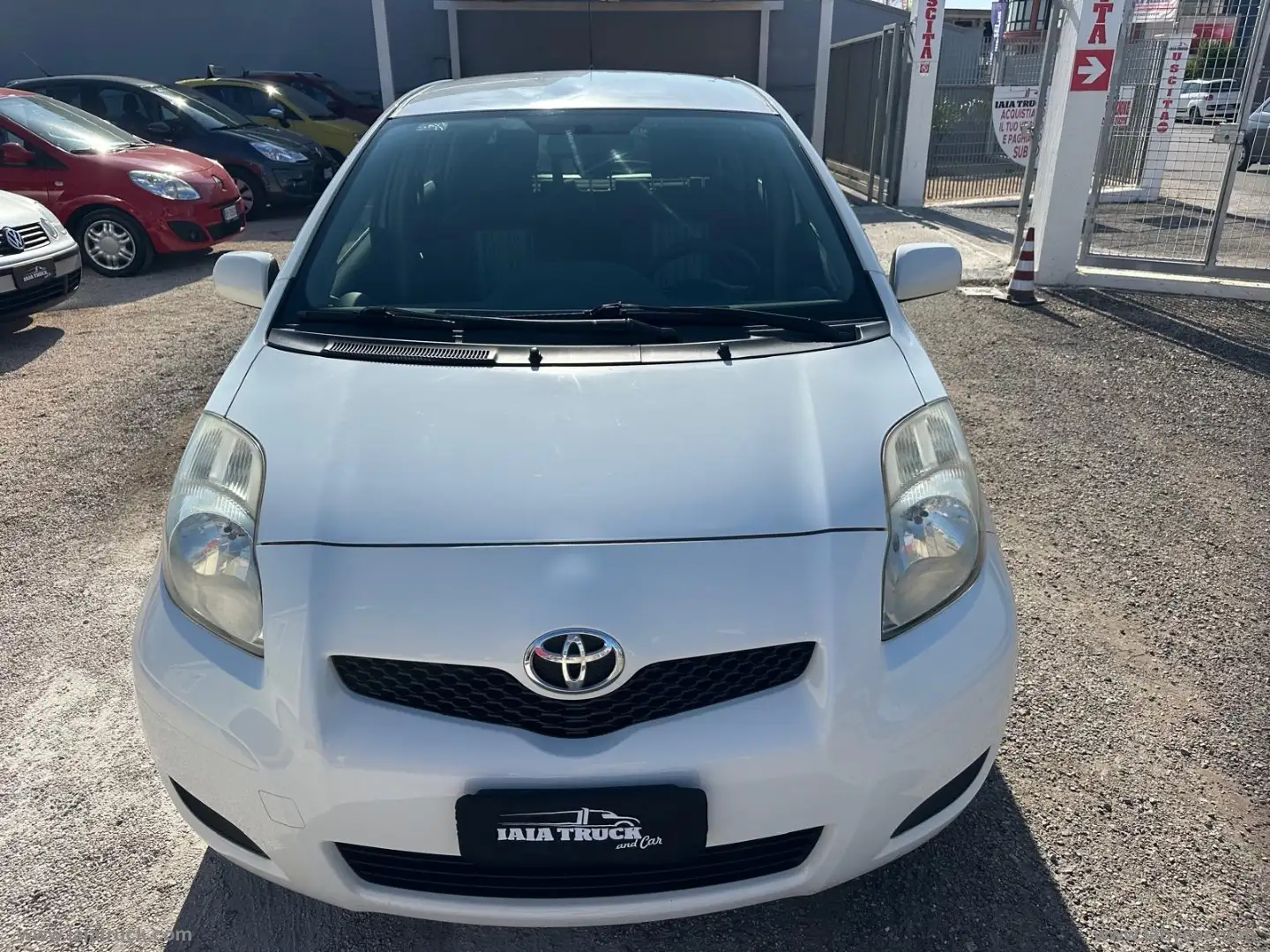 Toyota Yaris 1.0 5p. Weiß - 2