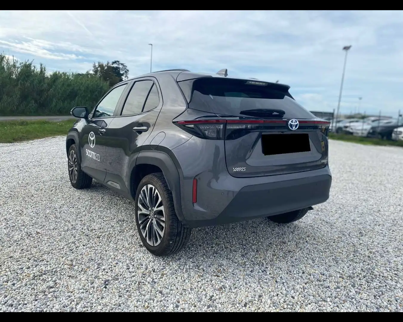 Toyota Yaris Cross 1.5H 2WD LOU MY22 Grey - 2