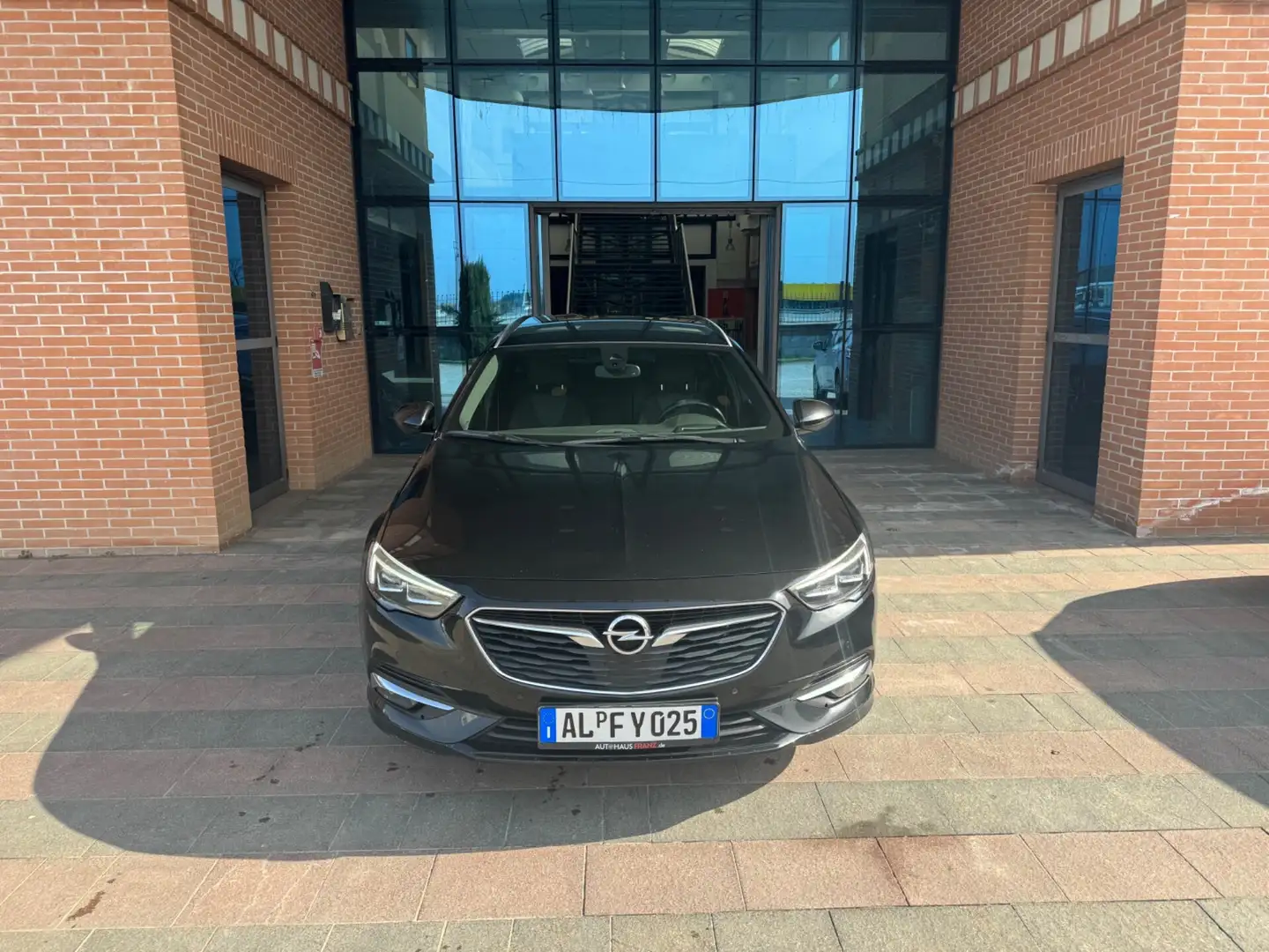 Opel Insignia 1.5 Turbo S&S Sports Tourer Innovation Negro - 1