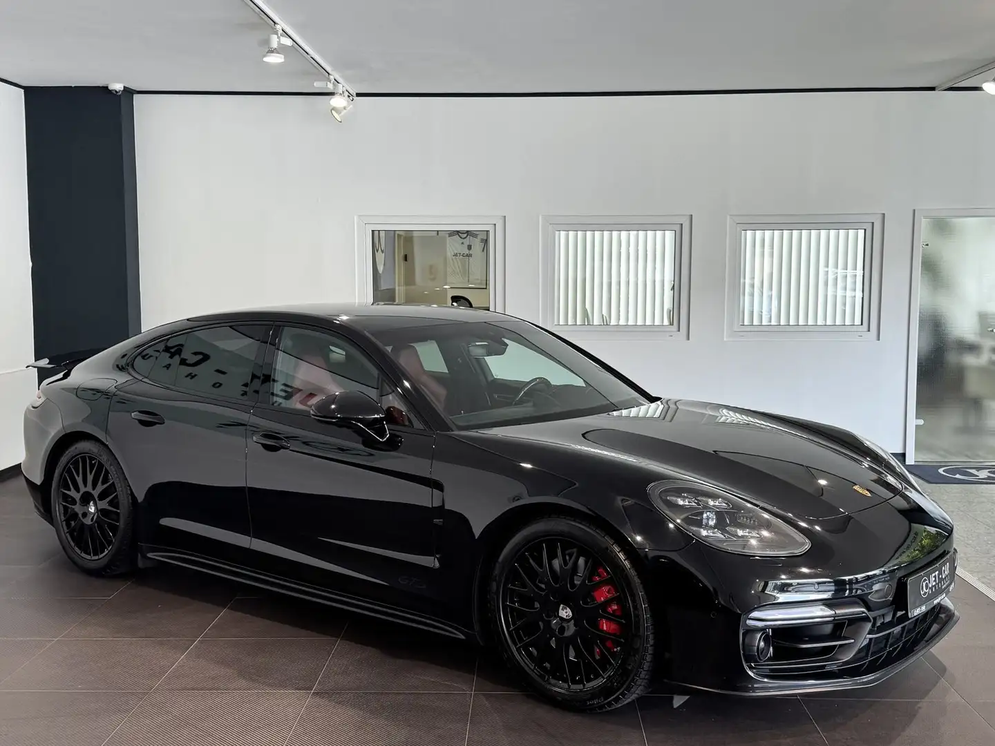 Porsche Panamera GTS *Matrix-Chrono-Carbon-S.Close-360°* Schwarz - 2