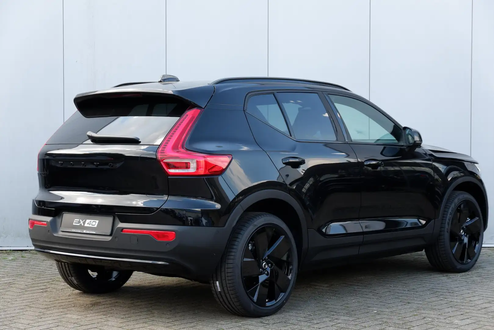 Volvo EX40 Single Motor 70 kWh Plus Black Edition Trekhaak se Negro - 2