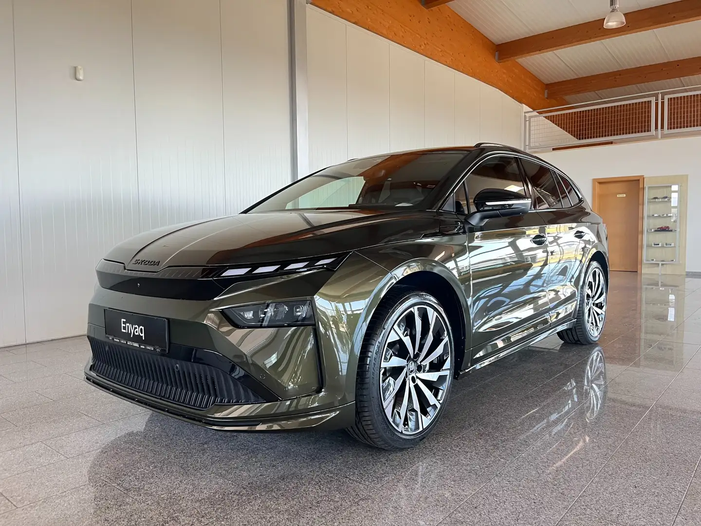 Skoda Enyaq iV 85 82kWh Sportline Verde - 2