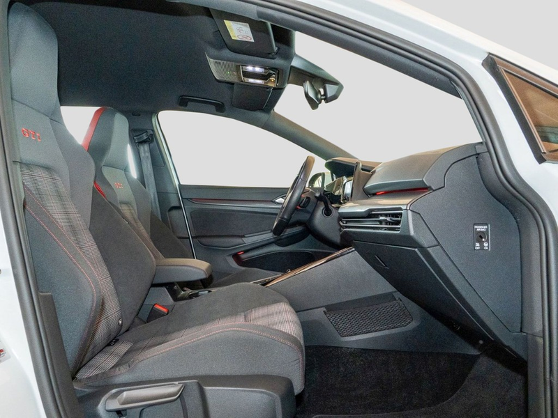 Volkswagen Golf 2.0 TSI DSG GTI — photo 8