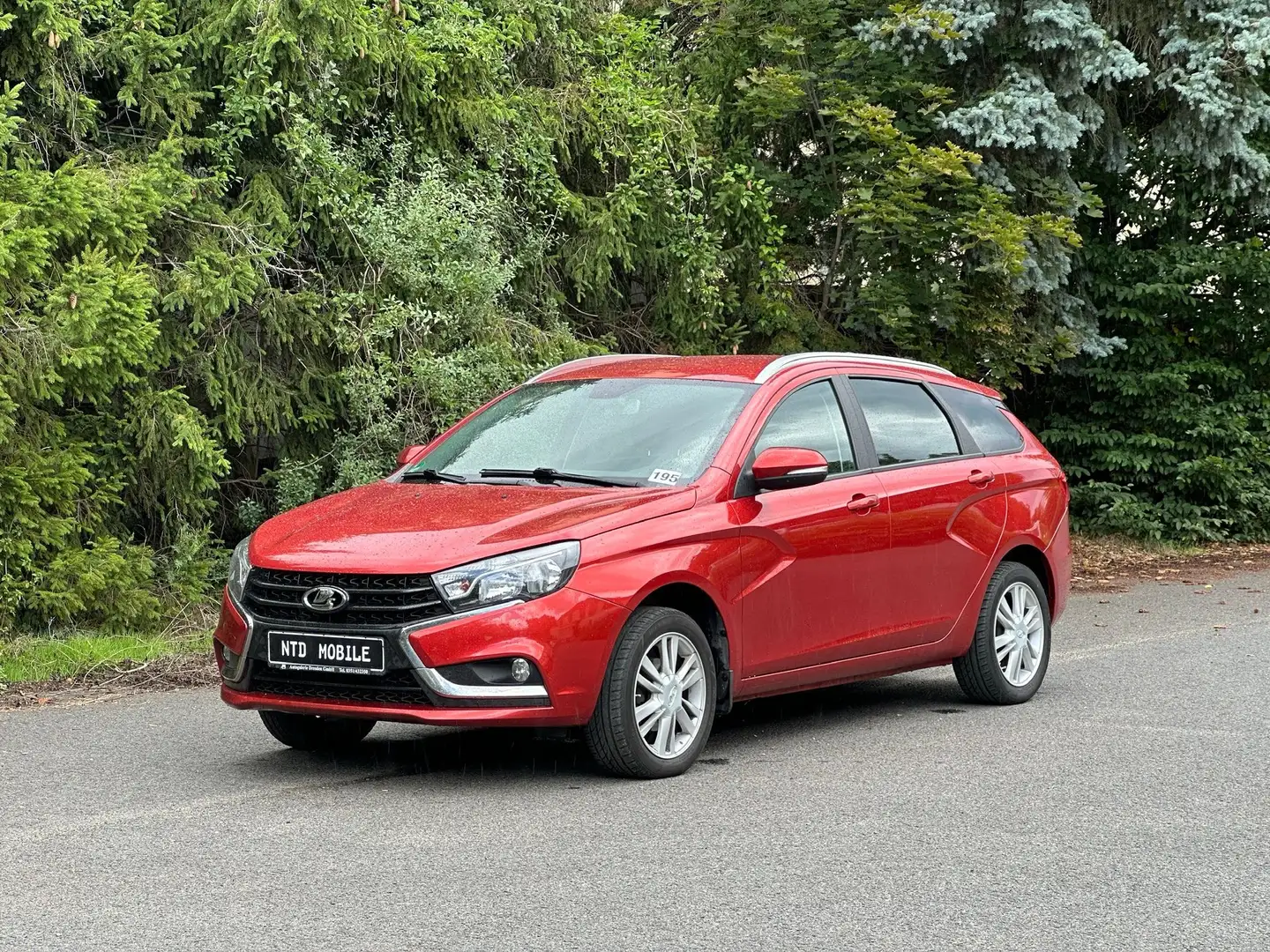 Lada Vesta 1.6 Basis AUTOMATIK+1.HAND+KLIMAAUT+NAVI+TEMPOMAT+ Rouge - 1
