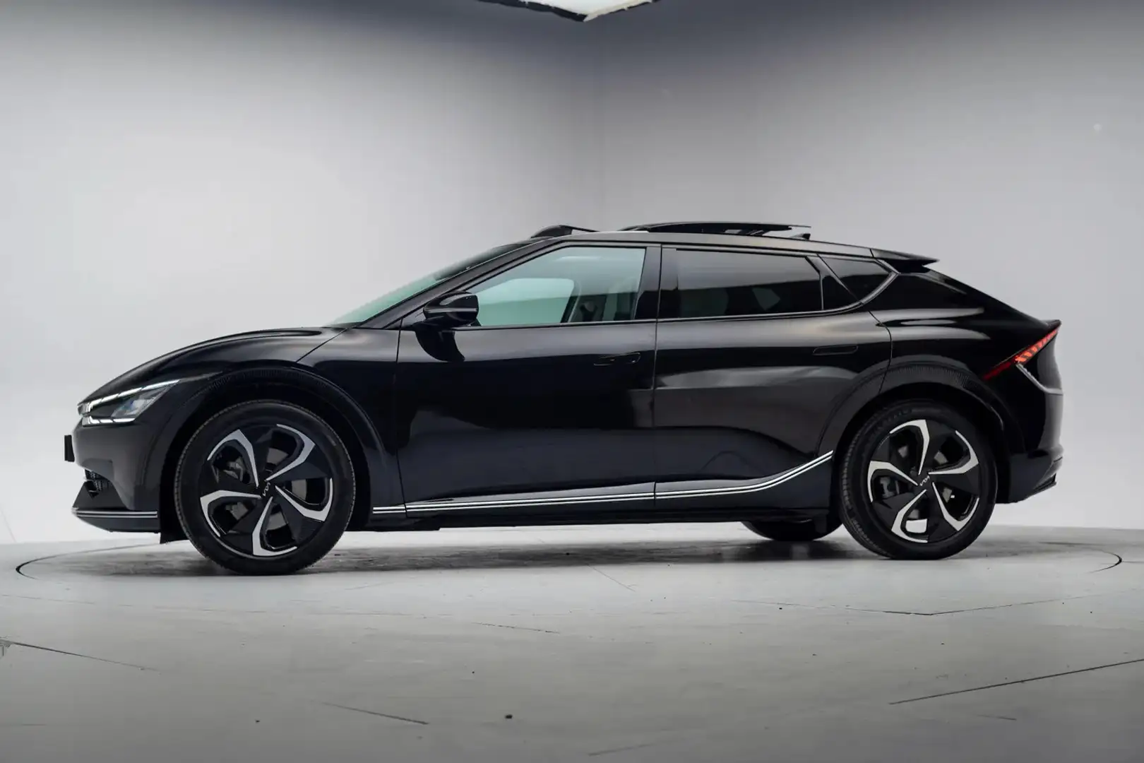 Kia EV6 Plus Advanced 77.4 kWh [ Panoramadak Meridian-Soun Zwart - 2
