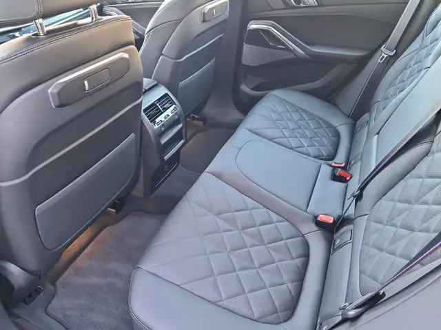 BMW X6 view 9