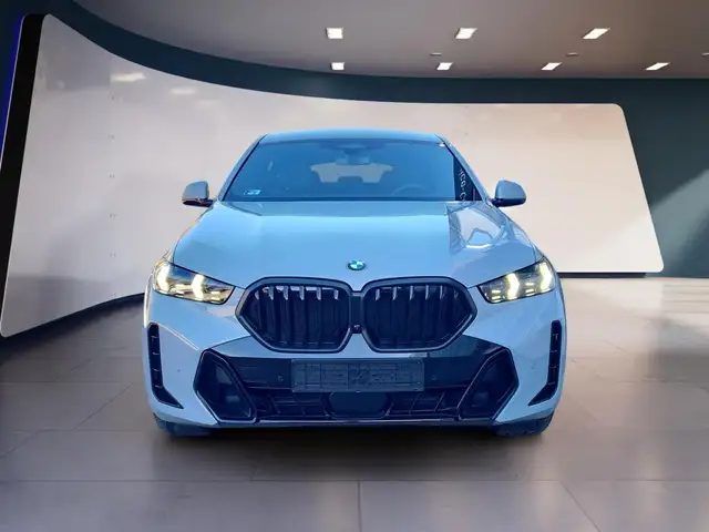 BMW X6 view 2