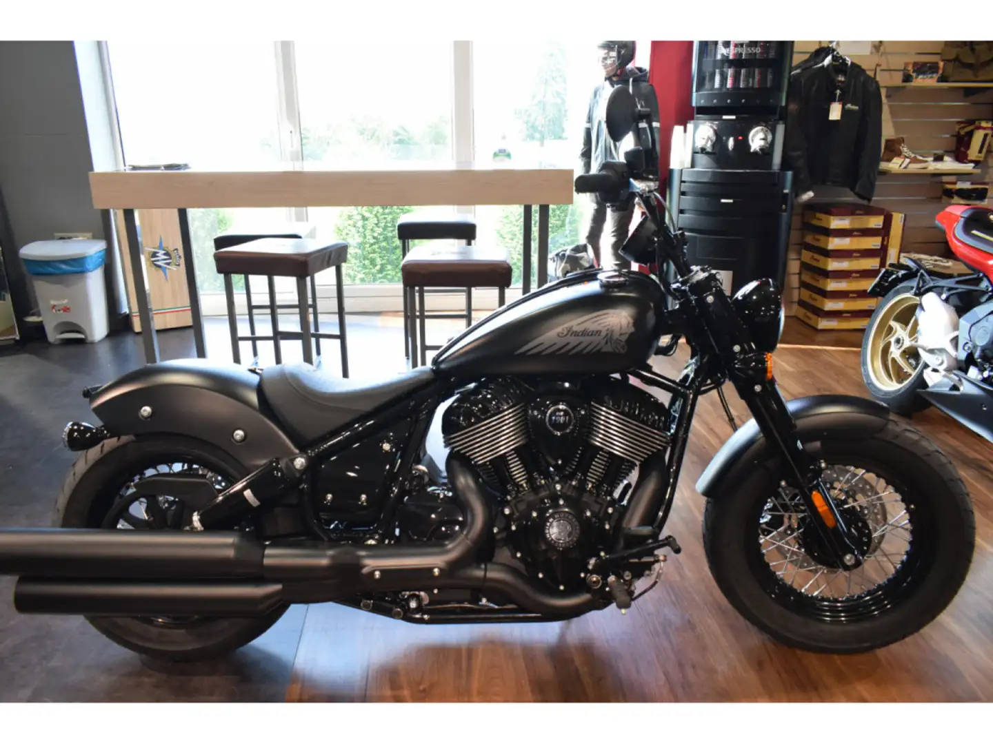 Indian Chief Bobber Dark Horse Black Smoke Noir - 1