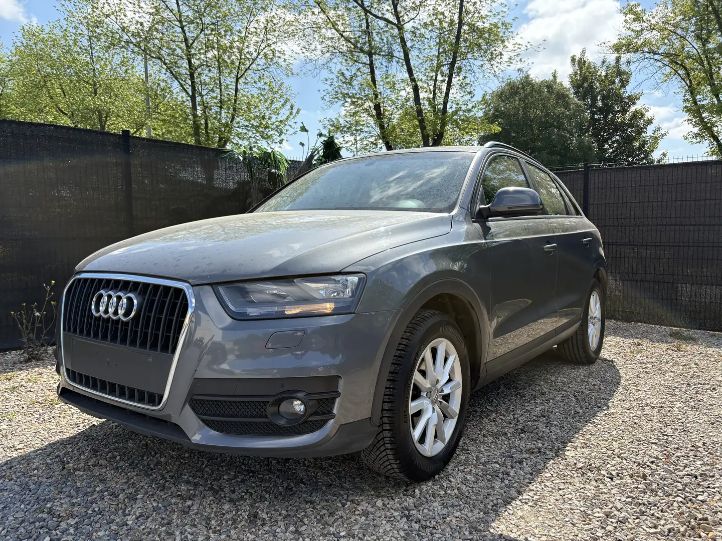 Audi Q3 2.0 TDi ! 1e PROP - CUIR - NAVI - Euro 5 ! Grijs - 2