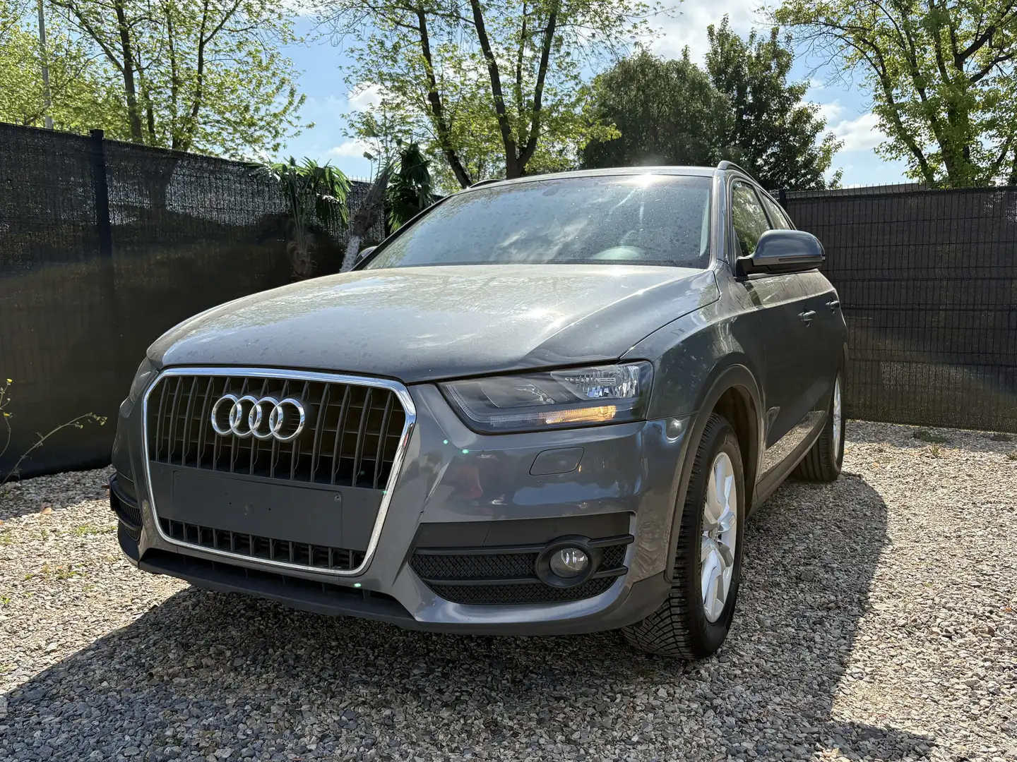Audi Q3 2.0 TDi ! 1e PROP - CUIR - NAVI - Euro 5 ! Grijs - 1