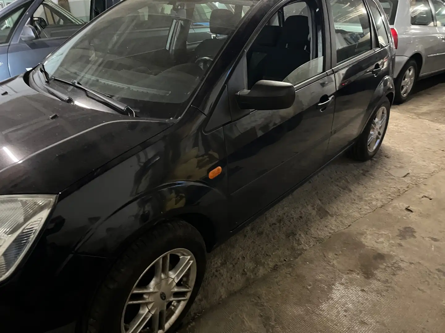 Ford Fiesta 1.25 Ambiente Negro - 2