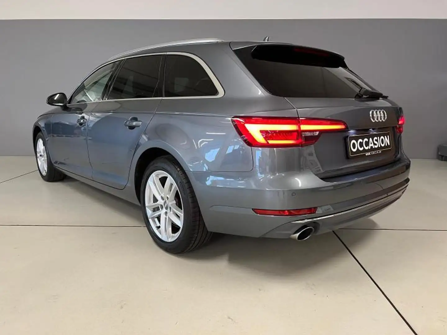 Audi A4 Avant Sport Gris - 2